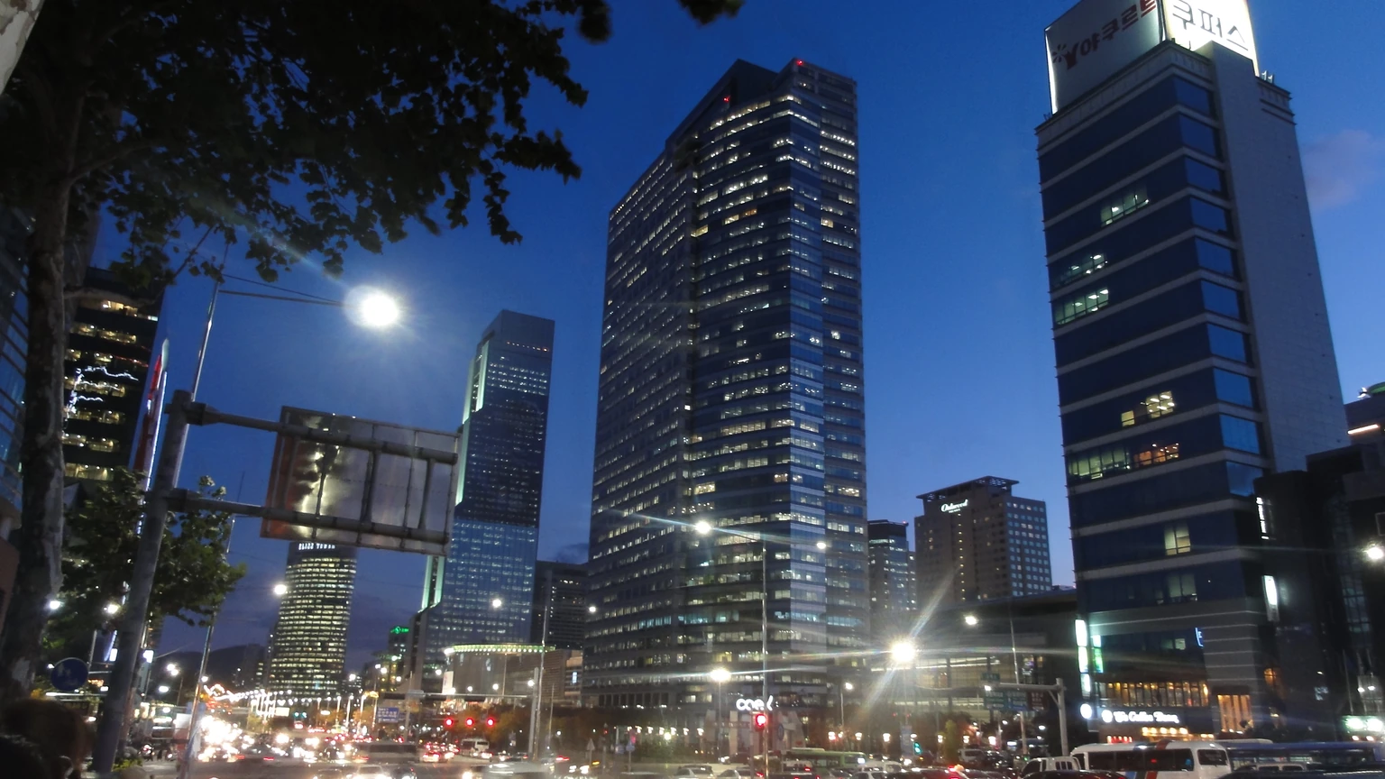 ASEM Tower and COEX-area high-rises in Seoul’s Gangnam district under a clear sky. No identifiable people appear.