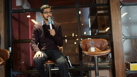 Sundar Pichai meeting the Vietnamese IT community in Hanoi in 2015.