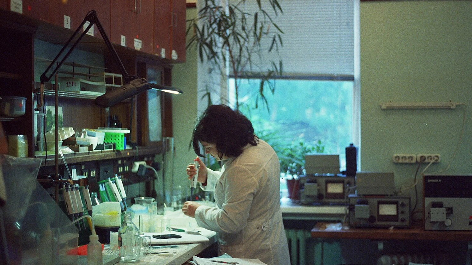 Biochemistry student Miriam Spector working in a laboratory.